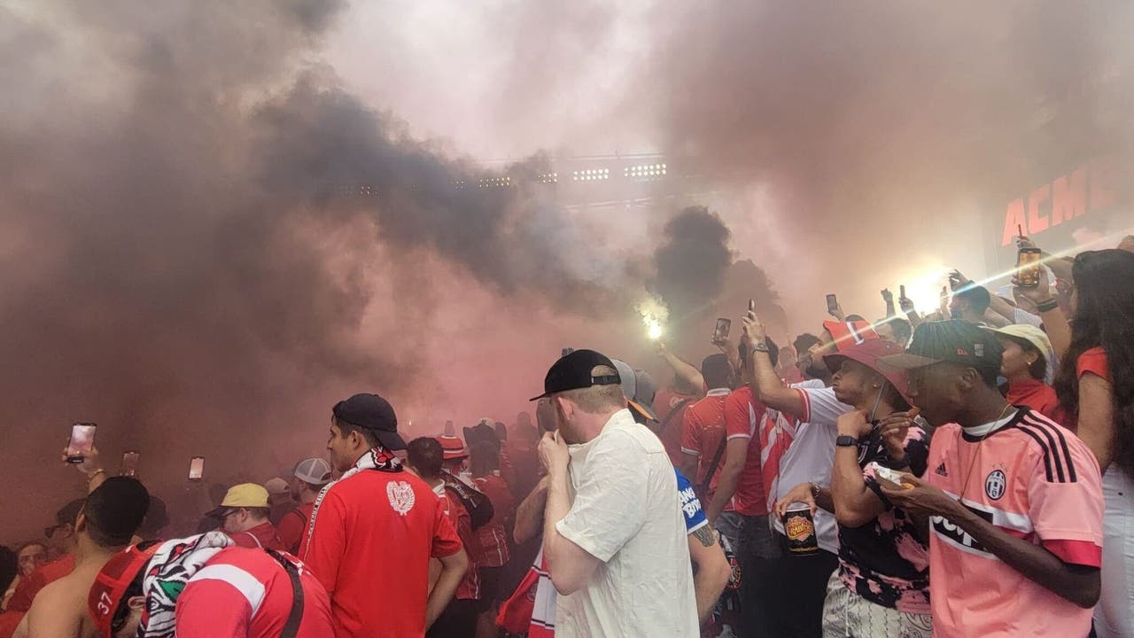 國際足球隊全球杯動蕩：尤文圖斯對維達德的比賽遭受煙幕彈的影響，一名未成年被抓